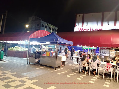 gerai satay dan makanan goreng-goreng/western food