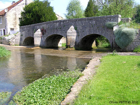 http://patrimoine-de-lorraine.blogspot.com/2010/11/rollainville-88-le-vieux-pont.html
