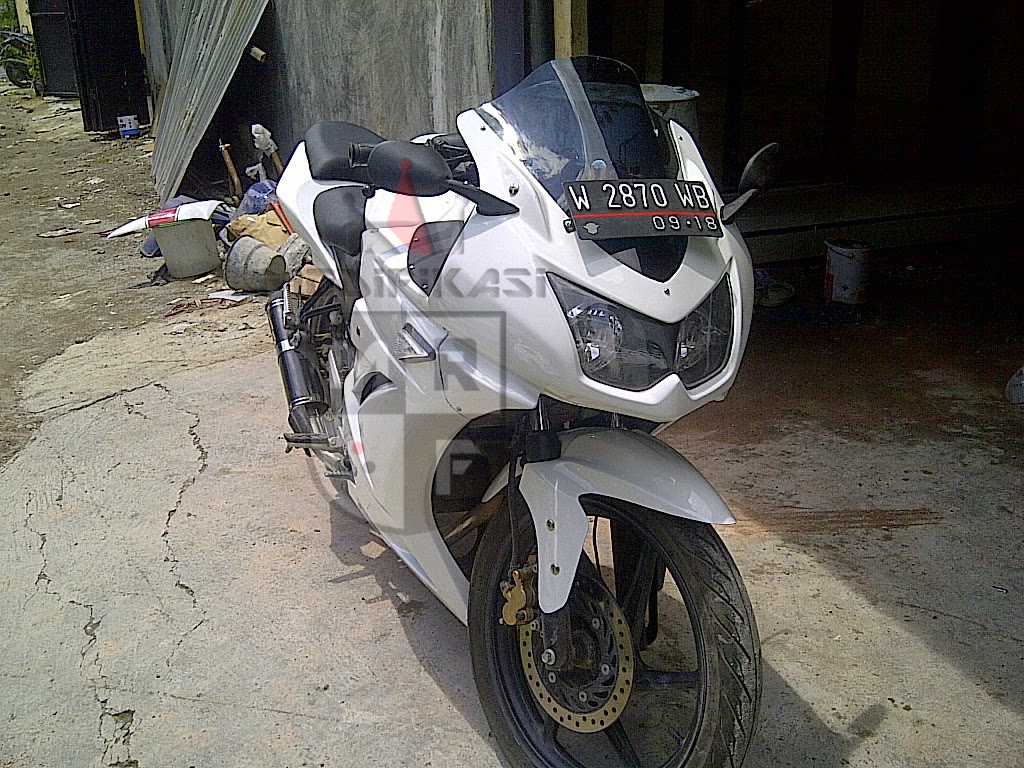 MRF Modifikasi Body Kit New Vixion Model Ninja 250cc