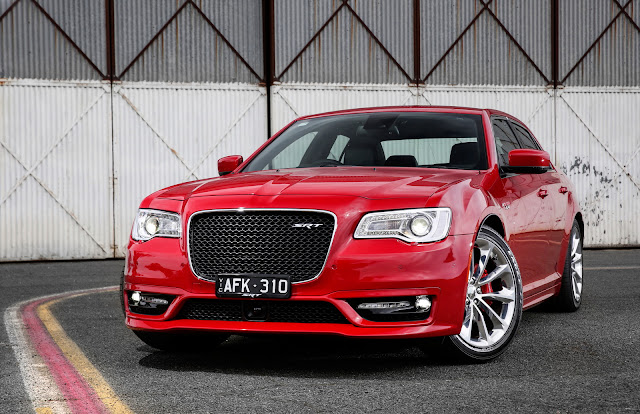 2016 Chrysler 300 SRT