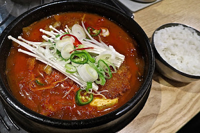Wonderful Bapsang, kimchi jjigae donkkaseu