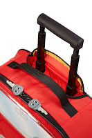 Detail of the extendable carry handle on the Samsonite range of kids bags