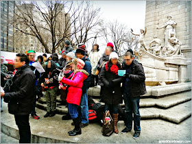 The Columbus Circle Holiday Market: Coro de Villancicos