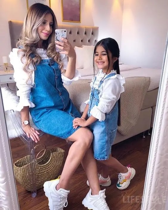 choosing   the clothes of their daughters in adolescence,