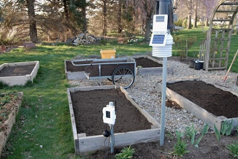 Davis Pro2 weather station with a soil moisture sensor for gardening