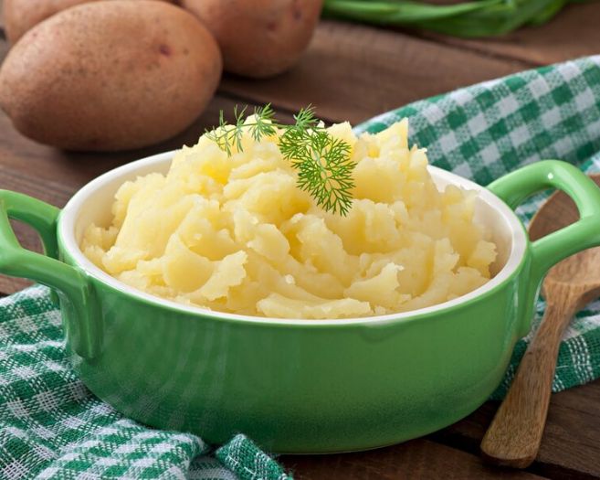 purê-de-batata-em-uma-tigela-verde
