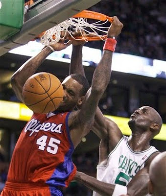 kevin garnett dunking on kobe. Dunks On Kevin Garnett