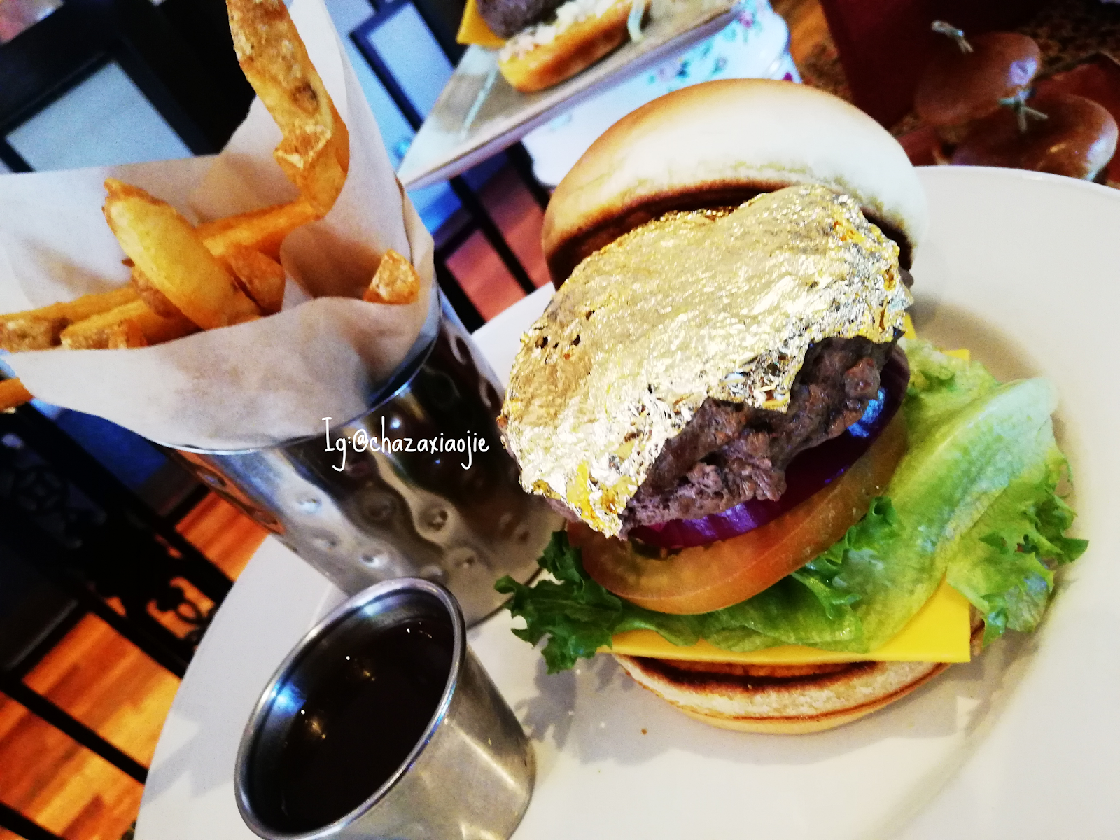 Burger Emas 24-Karat Menu Baharu Hard Rock Cafe Melaka