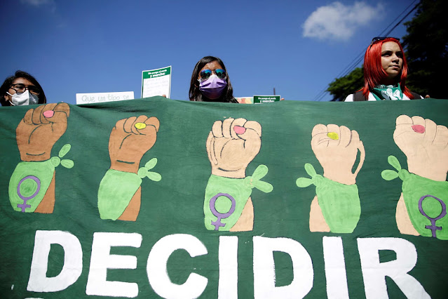 El Salvador: condannata a 30 anni di carcere con l’accusa di omicidio dopo un aborto spontaneo