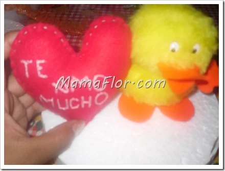 Pollitos de peluche con mensaje de Amor