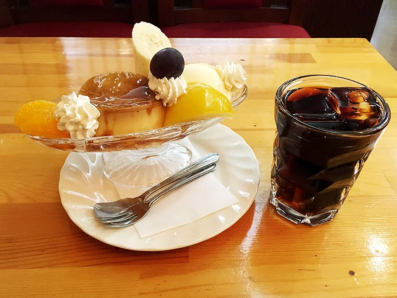 京成高砂駅北口にある『喫茶 白十字』のプリンアラモードとアイスコーヒー