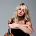 Concerto il 26 marzo con I Solisti Aquilani e Anna Tifu, l’enfant prodige diventata straordinaria violinista glamour