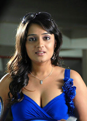 Nikita Thukral hot