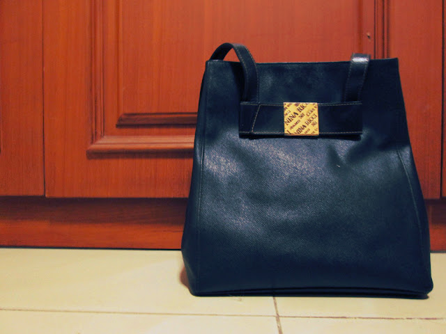 vintage black handbag