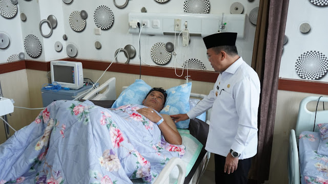 Besuk Kapolda Jambi, Gubernur Al Haris: Kondisi Kesehatannya Semakin Membaik