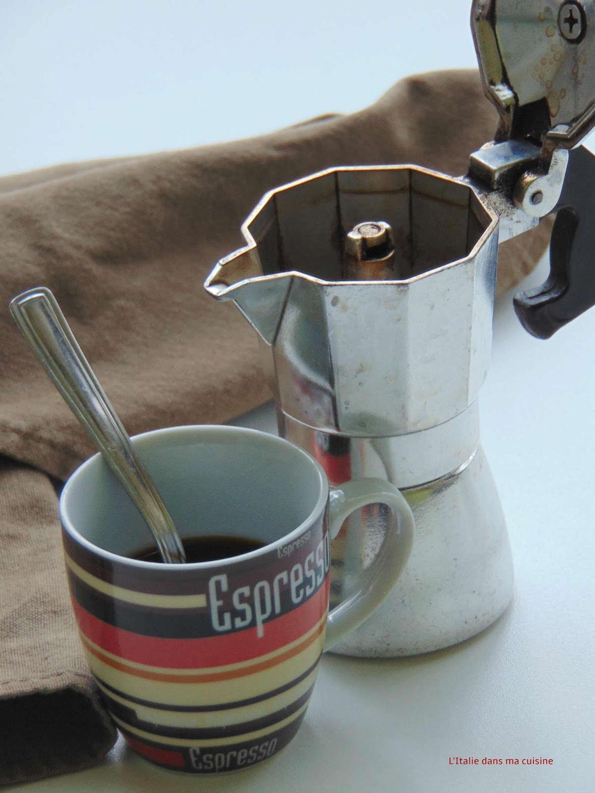 Comment faire du caf  avec  une cafeti re moka