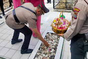 Jelang HUT Bhayangkara ke-77 Kapolres Palas Ziarah ke Makam Hj Donggur Harahap di Desa Paringgonan 