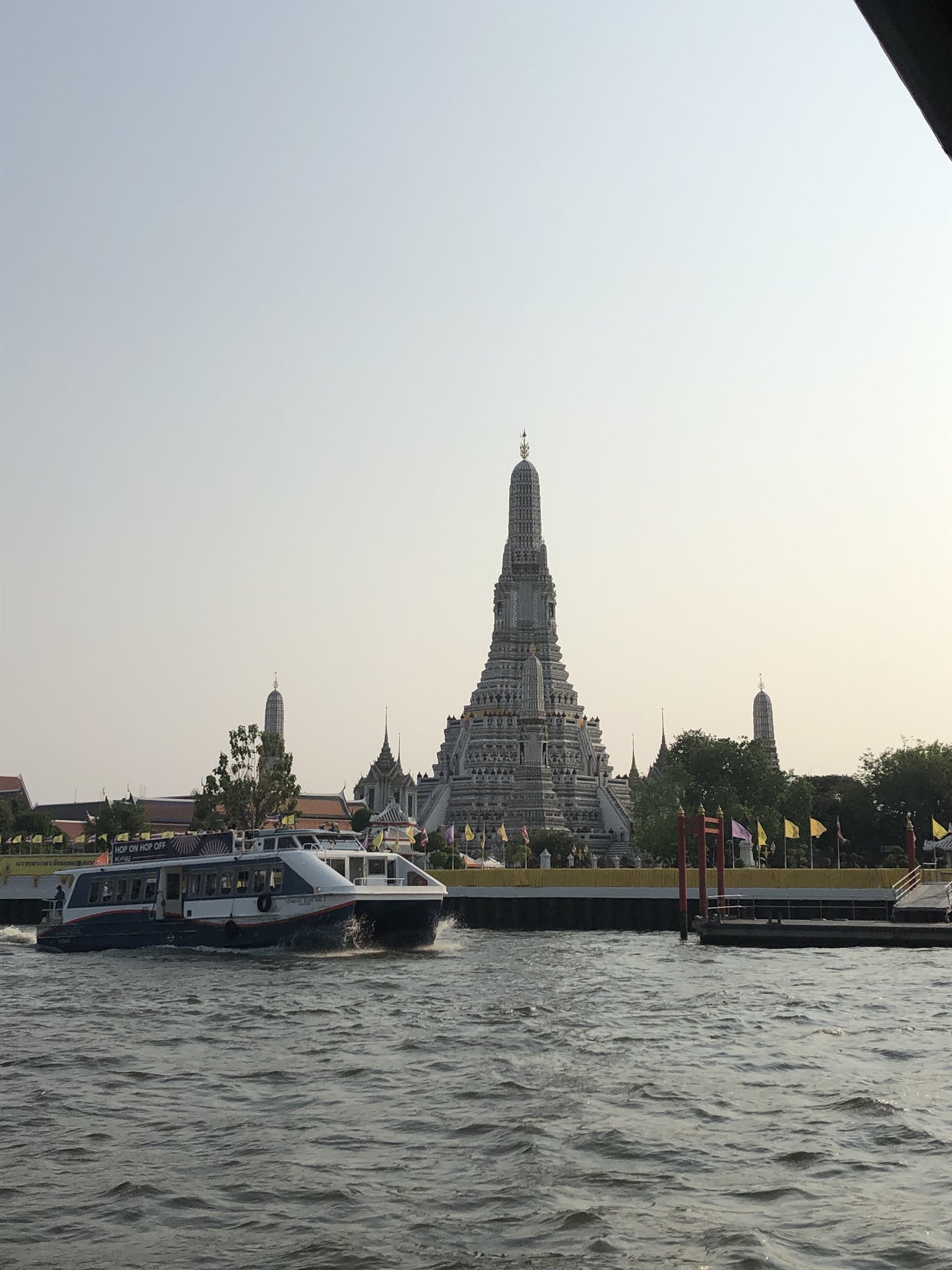 タイ旅行の定番スポット ワットアルンの営業時間 魅力とおすすめスポット Jintabi タイ旅行の定番スポット ワットアルンの営業時間 魅力とおすすめスポット Jintabi