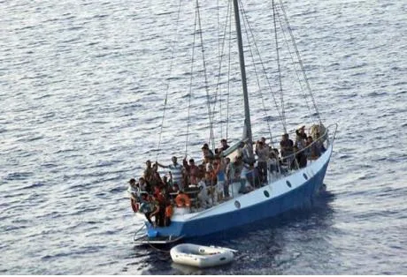 Ιστιοφόρο με 85 παράτυπους μετανάστες εντοπίστηκε νοτιοδυτικά της Πύλου