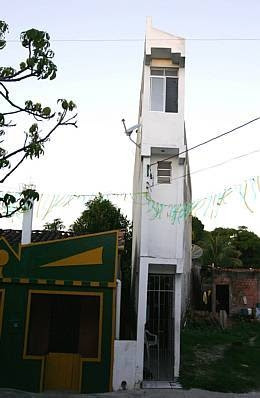 Narrow House in Madre de Deus, Brazil (3) 1 