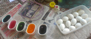 dyeing easter eggs 1