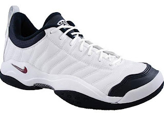 Nike Air Oscillate Tennis Shoe