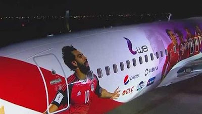 محمد صلاح لوح بورقة السيسي فرضخ اتحاد الكرة المصري.. خياران لإنهاء أزمة طائرة المنتخب