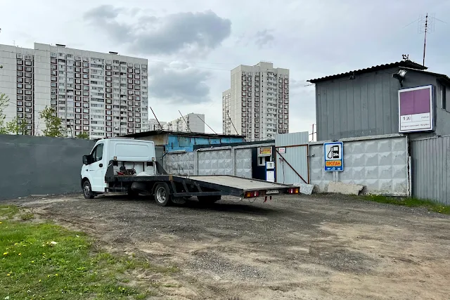 улица Борисовские Пруды, автотехцентр «Сабурово»