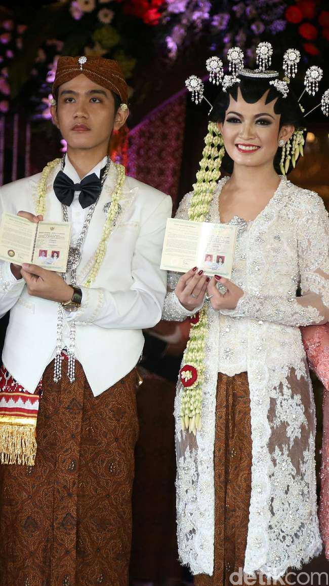 Kebaya Kutu Baru Putih  Ala Selvi Ananda Tren Fashion Remaja