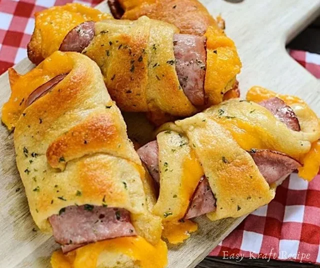 EASY HAM AND CHEDDAR CRESCENT ROLL UPS