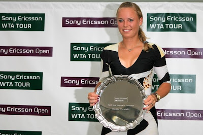 Photo of Wozniacki at the 2009 WTA Tour player awards in Miami