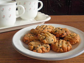 bread crumb cookies recipe  @ treatntrick.blogspot.com