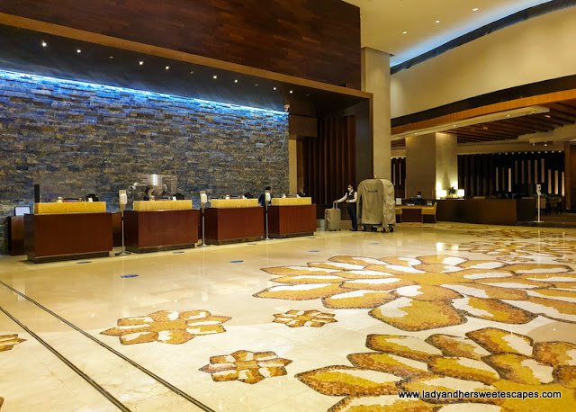 Swissotel Al Ghurair elegant lobby