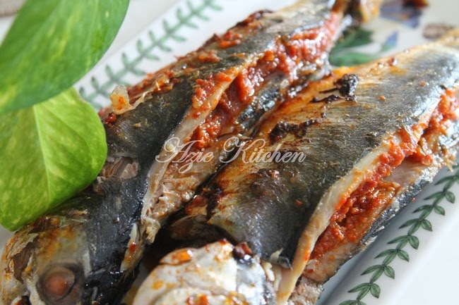 Ikan Cencaru Bakar Bersumbat Sambal - Azie Kitchen