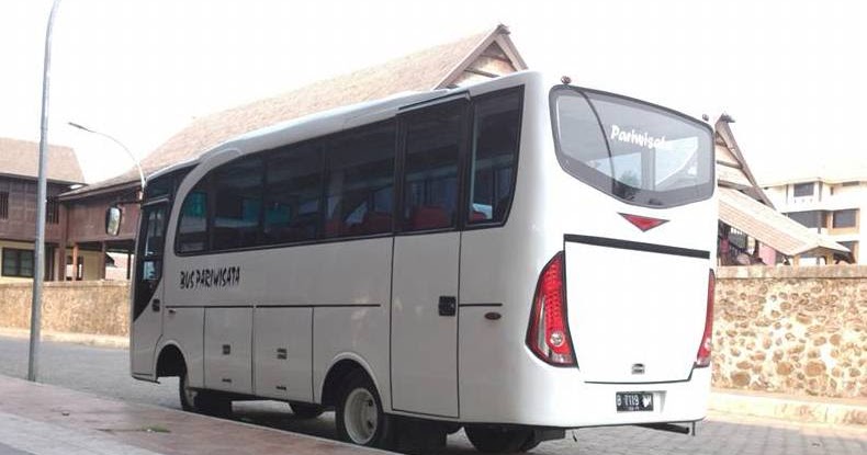 MEDIUM BUS 25 SEAT Sewa Bus Pariwisata Makassar Bus 