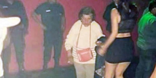  Abuela saca a su nieta del antro para que vaya a cuidar a su bebé