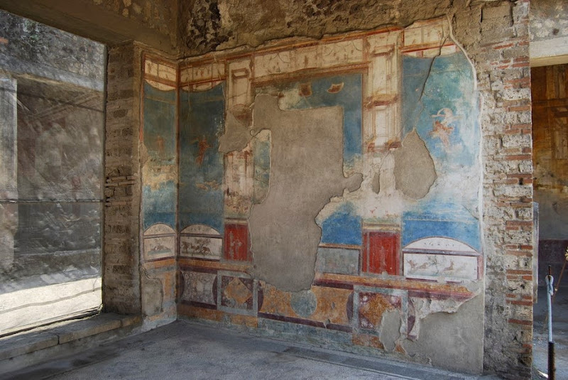 Pompeii seduces thousands with 10 new houses