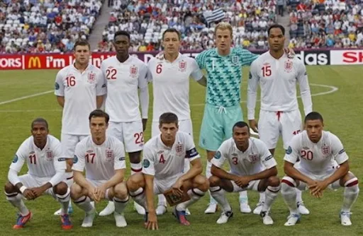 Only 10 lined up for England's pre-match photo