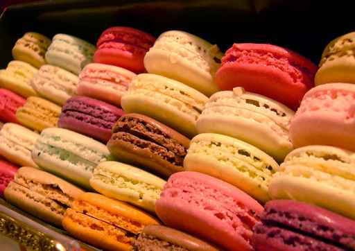 Macaron? surely aku tak tahu apebende tuh.