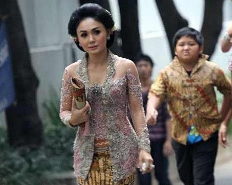 20 model kebaya kutu baru brokat modern lengan panjang 