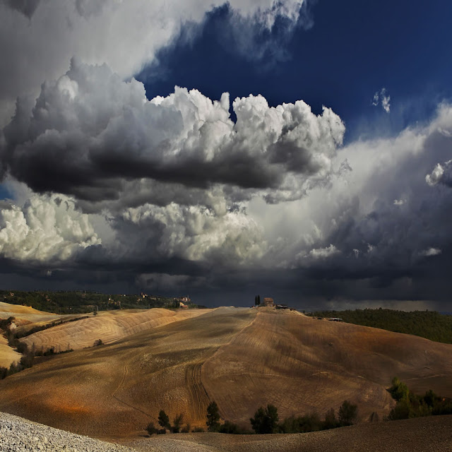 The atmosphere of an impetuous pleasant day in Tuscany