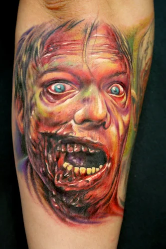 foto con un  tatuaje de zombie