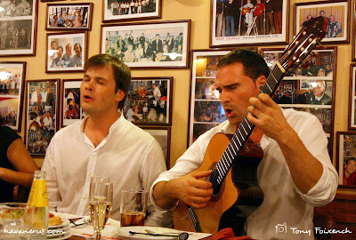 Arjau, Jordi Grau i Jordi Rubau, a la taverna la Bella Lola