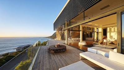 rumah mewah minimalis modern kombinasi balkon yang luas
