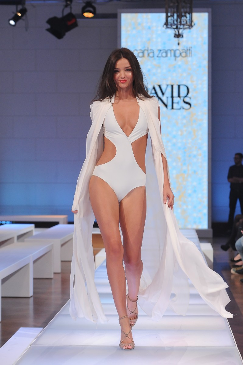 Miranda-Kerr-Swimsuit-Cameltoe-Modelling-Sexy-Dresses-At-David-Jones-Show-In-Sydney-11.JPG