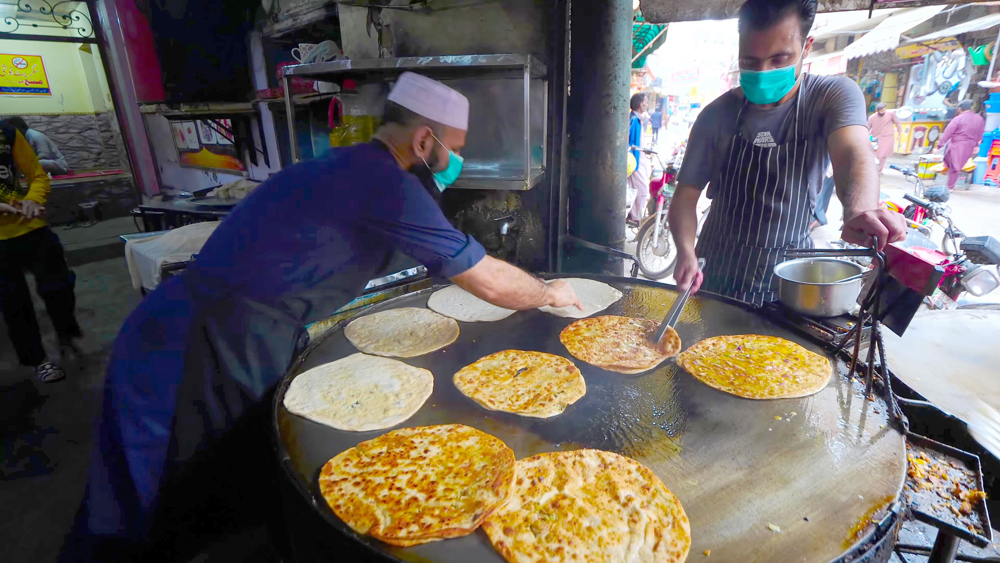 The Rise of Street Food Breakfasts in Pakistan