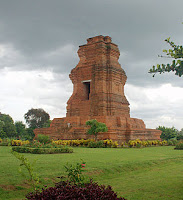 Candi Brahu dan Gentong