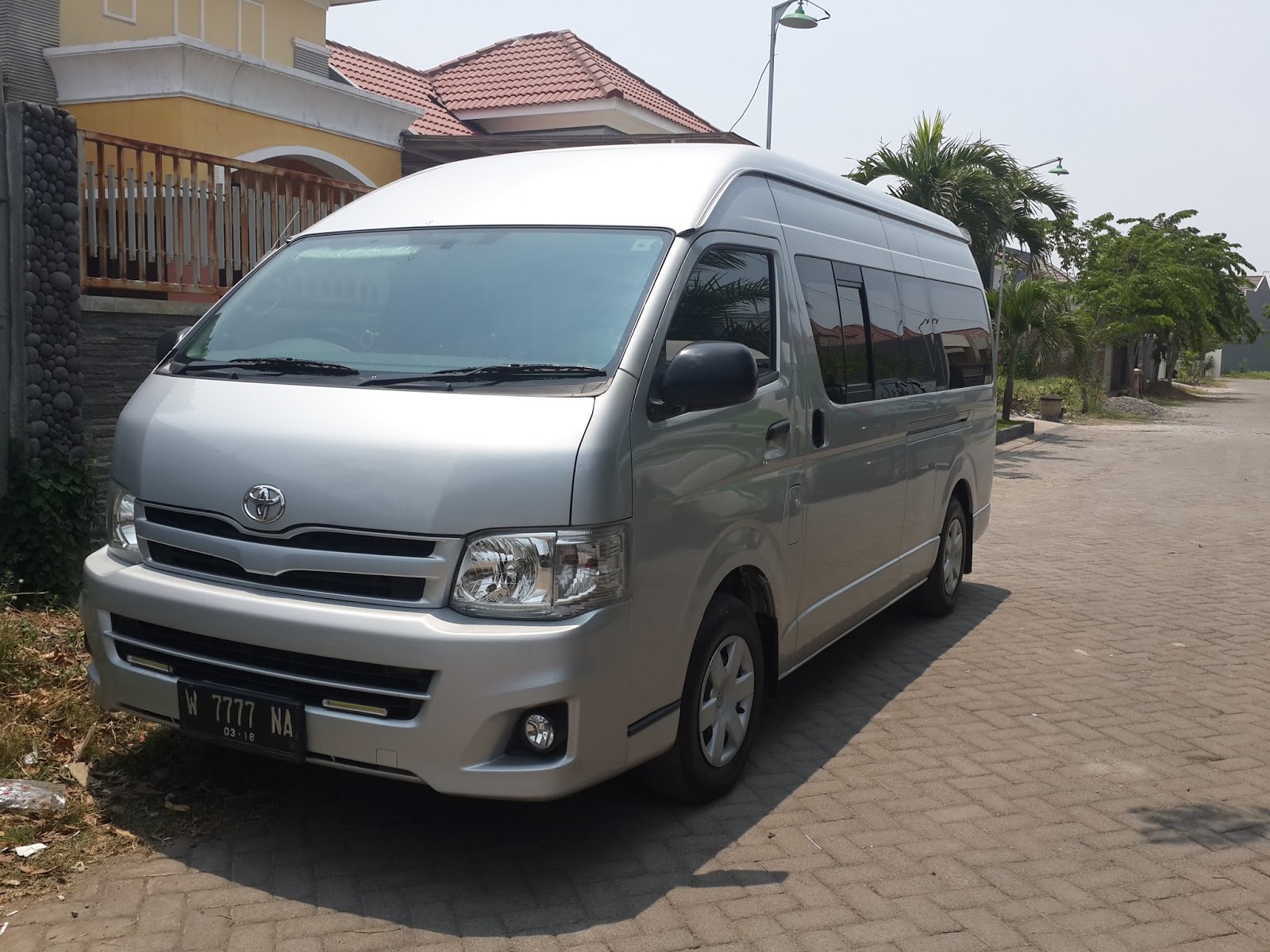 Rental Mobil Hiace Surabaya