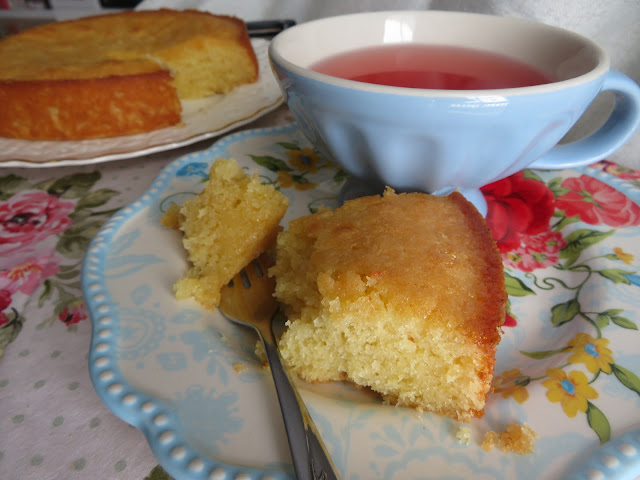 Vintage Lemon Drizzle Cake