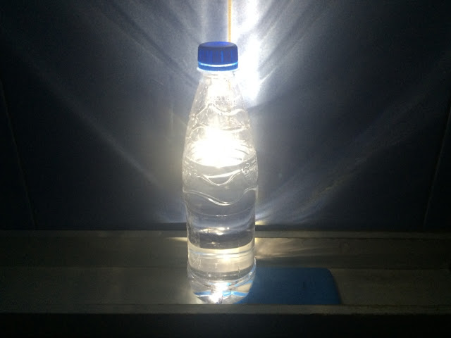 Походный светильник из телефона и бутылки воды - лайфхак
